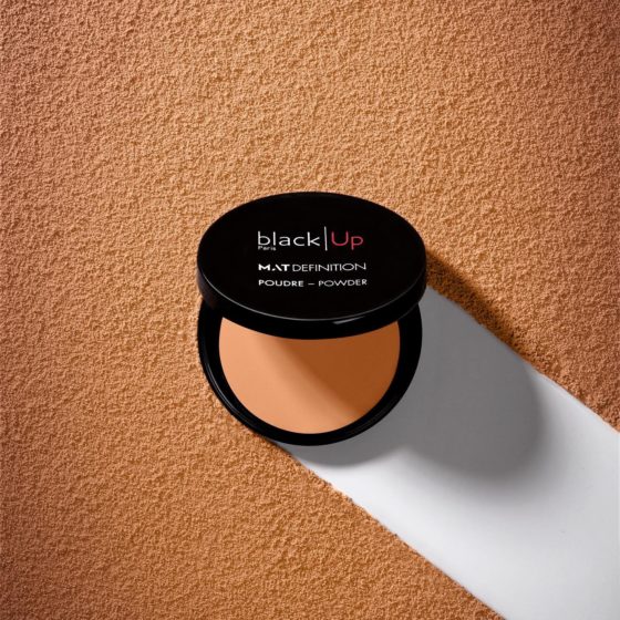 Composition de texture cosmétique destinée à la photographie publicitaire beauté réalisée par une set designer Paris.