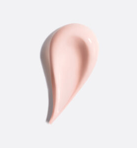 Texture cosmétique sculptée pour une campagne beauté de luxe, réalisée par une set designer Paris spécialisée dans la mise en valeur des matières.