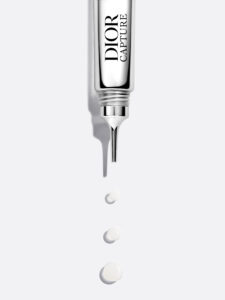 Création visuelle autour d'une texture cosmétique, associant élégance, matière et codes du luxe contemporain.