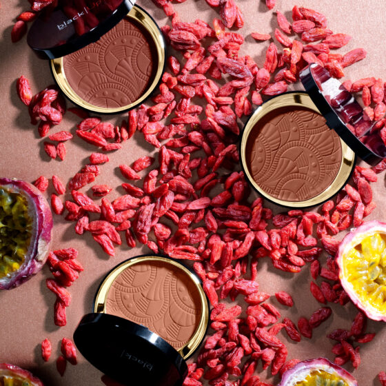 Photo e-commerce avec un travail de set design stylisme photo produits cosmétiques paris